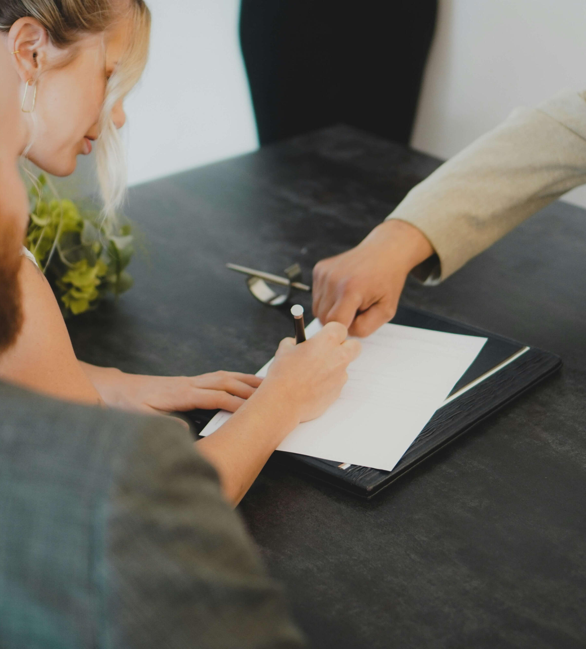 Pravna pomoć i edukacija u postupcima javnih nabavki – Banja Luka Potpisivanje ugovora – pravna pomoć i žalbe u postupcima javnih nabavki, Edukacija i zastupanje u javnim nabavkama – pravna podrška u Bosni i Hercegovini